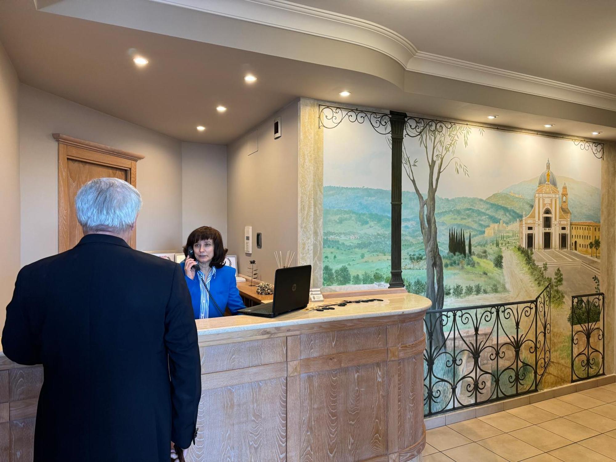Hotel Cladan Assisi Exterior photo